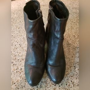 FRYE Black Leather Side Zip Heeled Just Above Ankle Boots